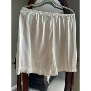 Vanity Fair Pantaloons, Size XL